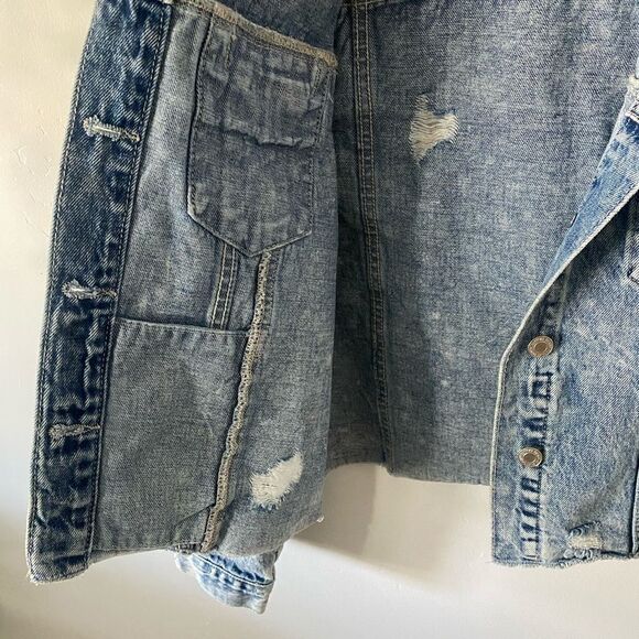Jean Denim Distressed Acid Wash Raw Hem Jean Jacket - Picture 4 of 9